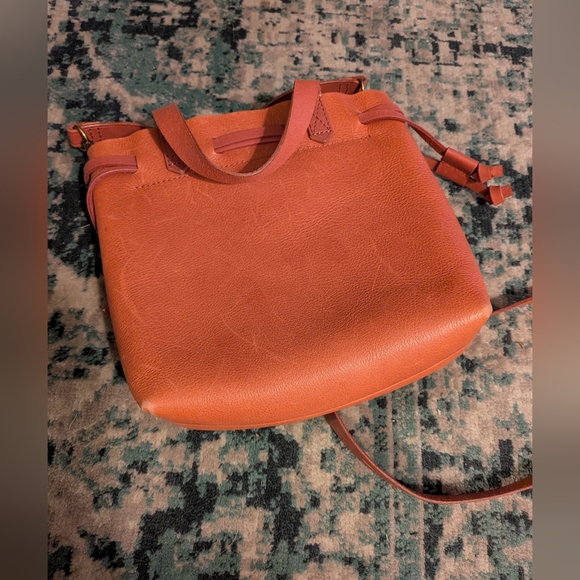 Madewell Small Drawstring Transport Leather Crossbody - Antique Rose ๐น - Picture 6 of 16